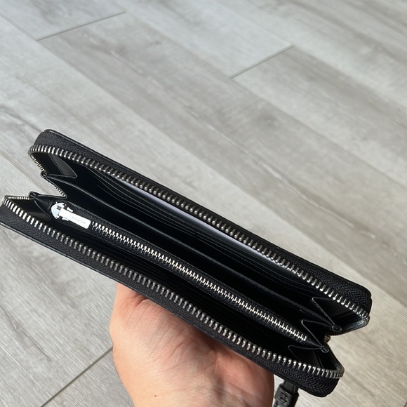 Coach X Peanuts Long Zip Around Wallet In Signature Canvas With Snoopy - Picture 11 of 12